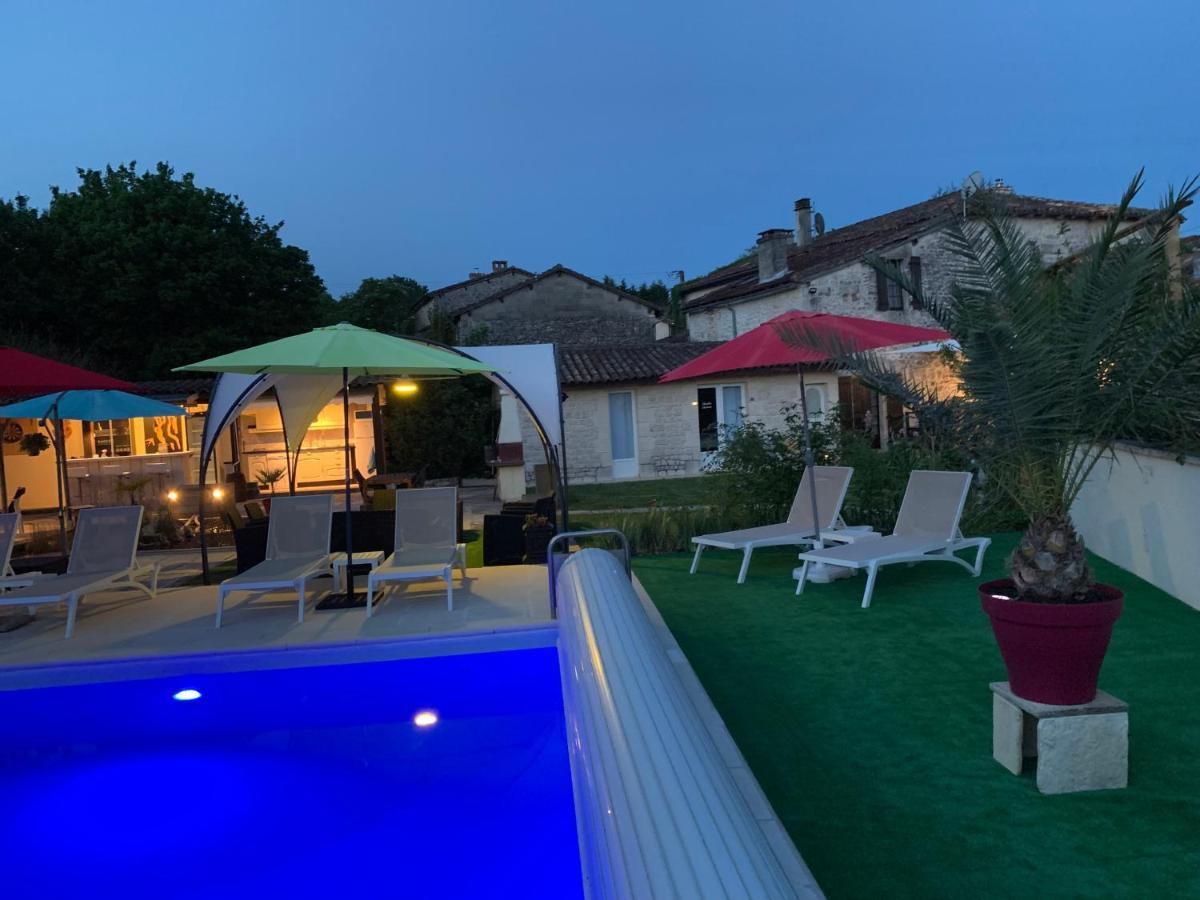 Le Jardin Des Hirondelles Bed & Breakfast Blanzaguet-Saint-Cybard Exterior photo